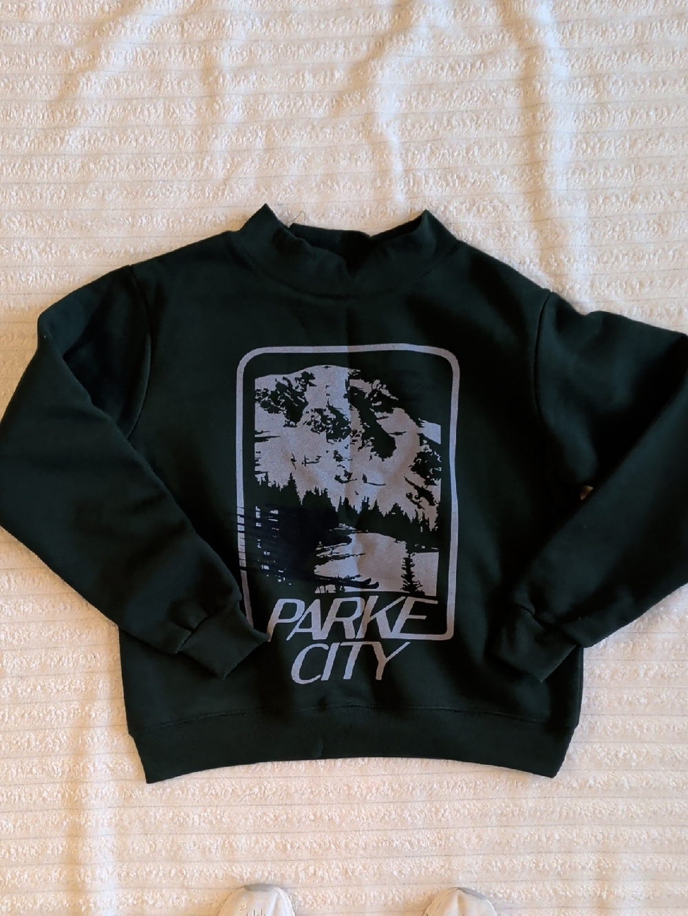 Parke Dark Green Crewneck Sweatshirt with Graphic Front